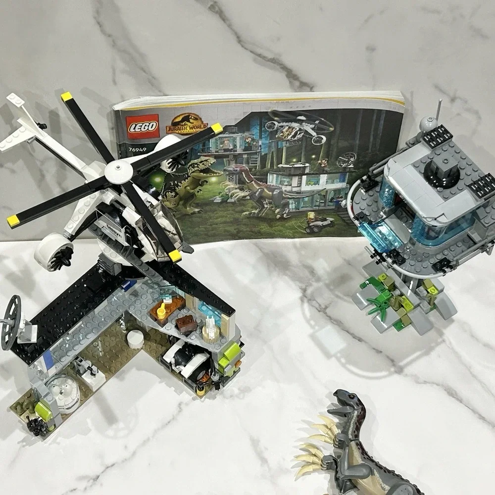 LEGO Jurassic World: Giganotosaurus & Therizinosaurus Attack (76949) COMPLETE